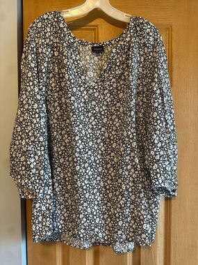 Jones New York Black and White Floral Blouse